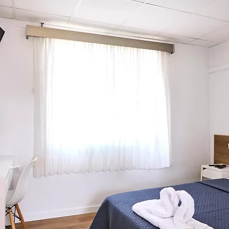 V Pension & Suites *